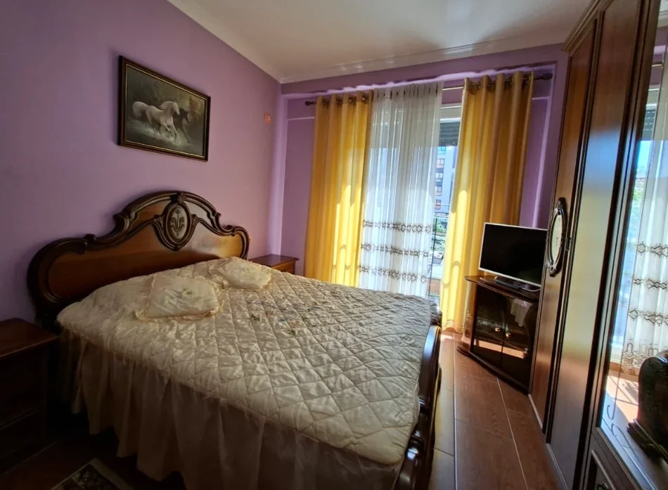Tirane, jepet me qera apartament 1+1 , 72 m² 500 € 