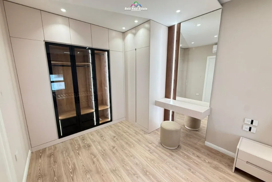 Tirane, jepet me qera apartament 2+1 Kati 4, 106 m² 850 € (tek kompleksi Erli)