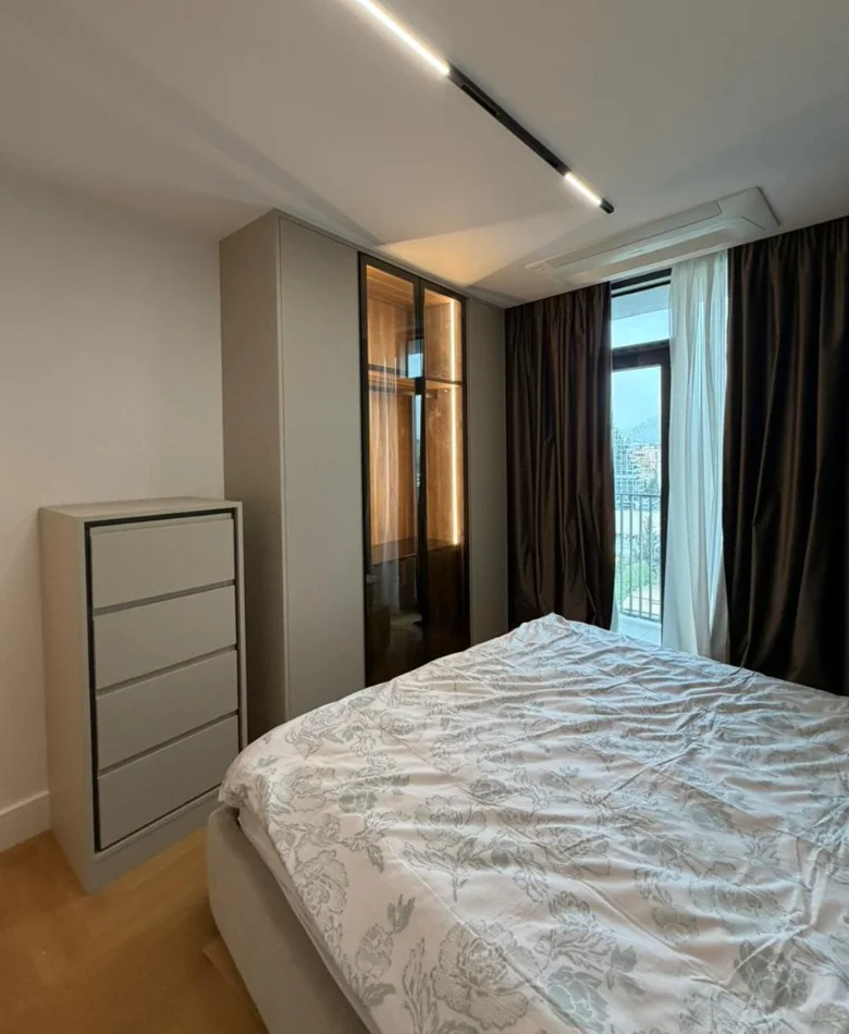 Tirane, jepet me qera apartament 2+1 , 117 m² 2.300 € 