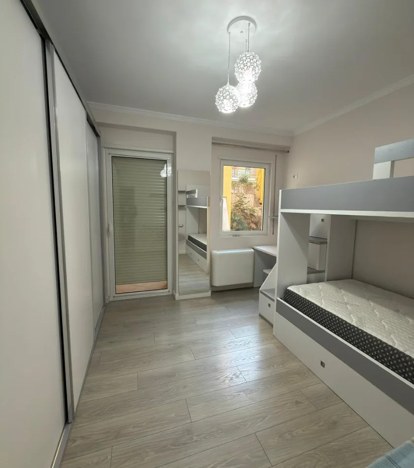 Tirane, jepet me qera apartament 2+1 , 90 m² 848 € 