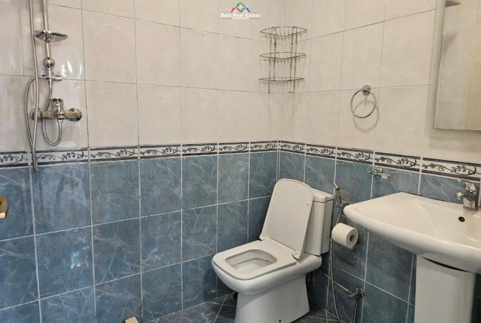 Tirane, jepet me qera apartament 2+1 Kati 3, 120 m² 800 € (Rruga Hamdi Sina)