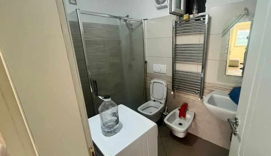Tirane, jepet me qera apartament 2+1 , 110 m² 500 € 