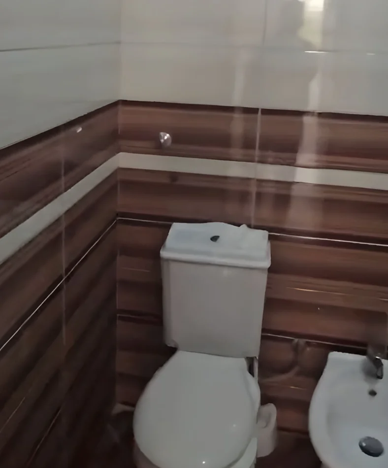 Tirane, jepet me qera apartament 1+1+Ballkon Kati 3, 67 m² 350 € (Laprakë, Rruga Llazar Shapatini)