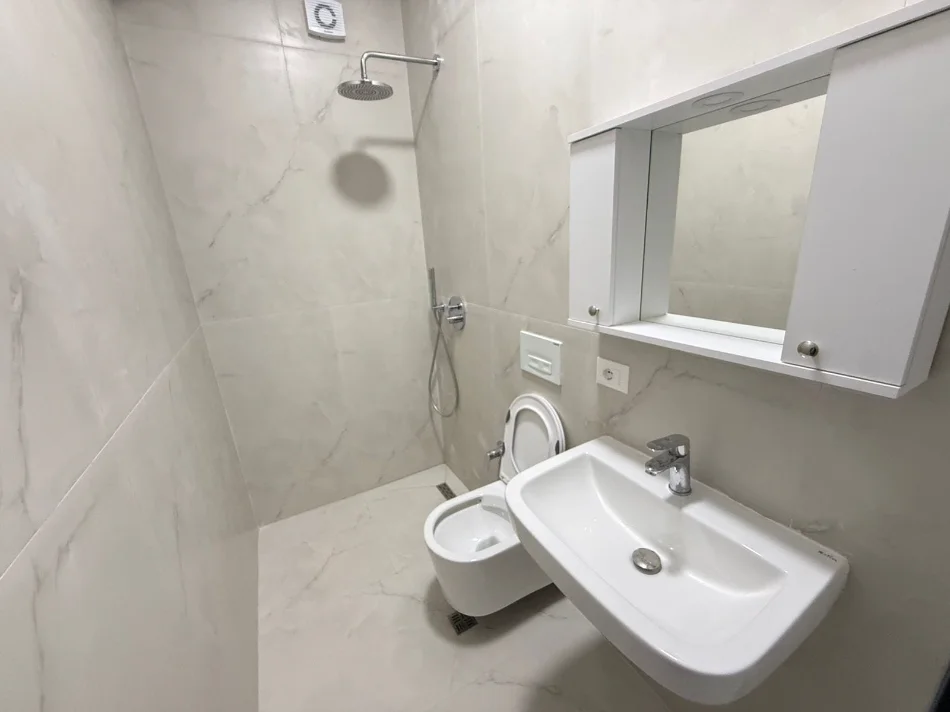 Tirane, jepet me qera apartament 1+1 Kati 9, 50 m² 420 € (Rruga Pasho Hysa)