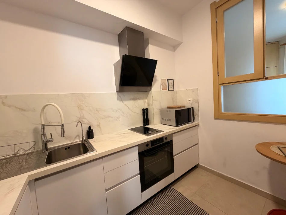Tirane, shitet apartament 3+1+Ballkon Kati 4, 135 m² 265.000 € (Rruga Jordan Misja)