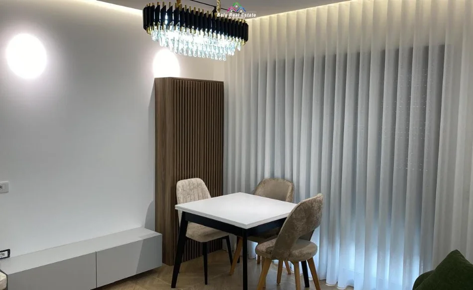 Tirane, shes apartament 3+1 Kati 1, 130 m² 325.000 € (Rruga Leonard Froku)