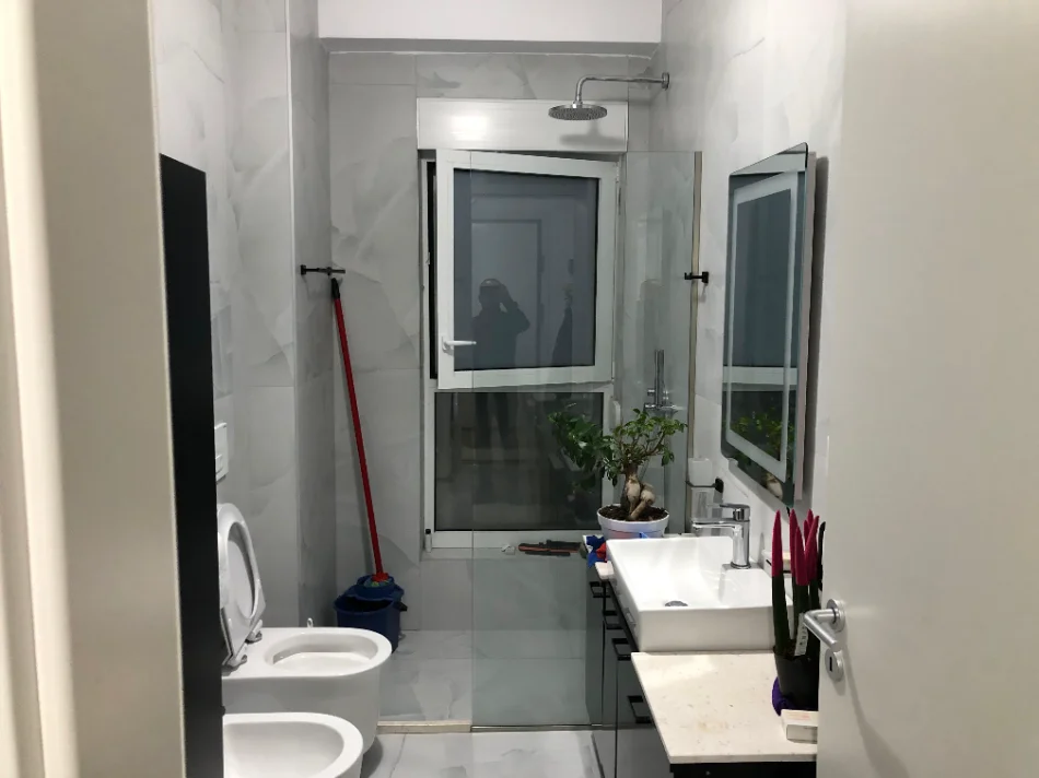 Tirane, jepet me qera apartament 1+1 Kati 6, 54 m² 420 € (Ali Demi)