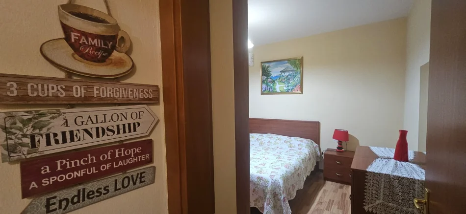 Tirane, jepet me qera apartament 1+1+Ballkon , 65 m² 700 € (Rruga Kosovareve)