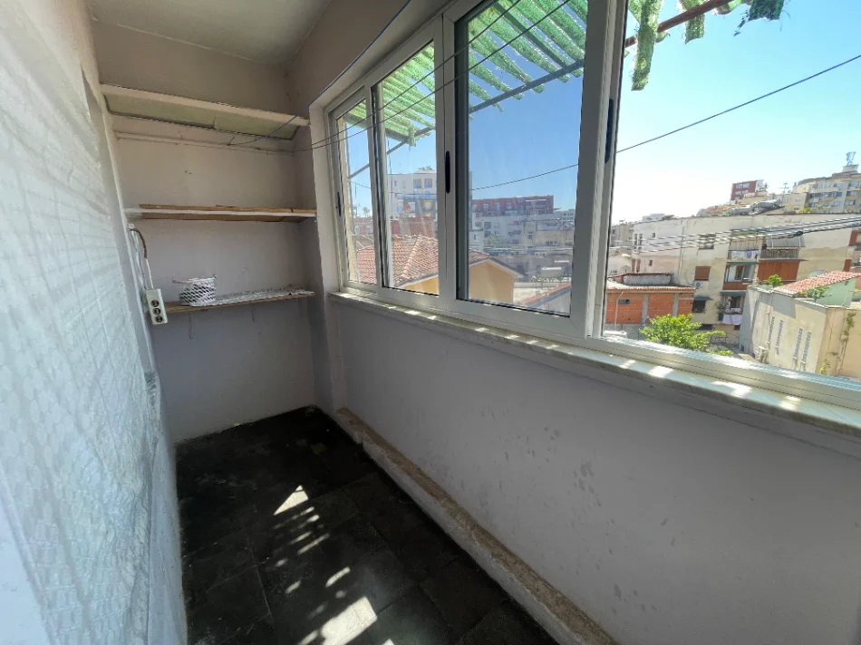 Tirane, shitet apartament 2+1+Ballkon Kati 3, 78 m² 147.000 € (Rruga Ali Demi)
