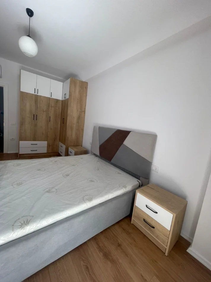 Tirane, jepet me qera apartament 1+1 Kati 4, 75 m² (Sokrat Miho)