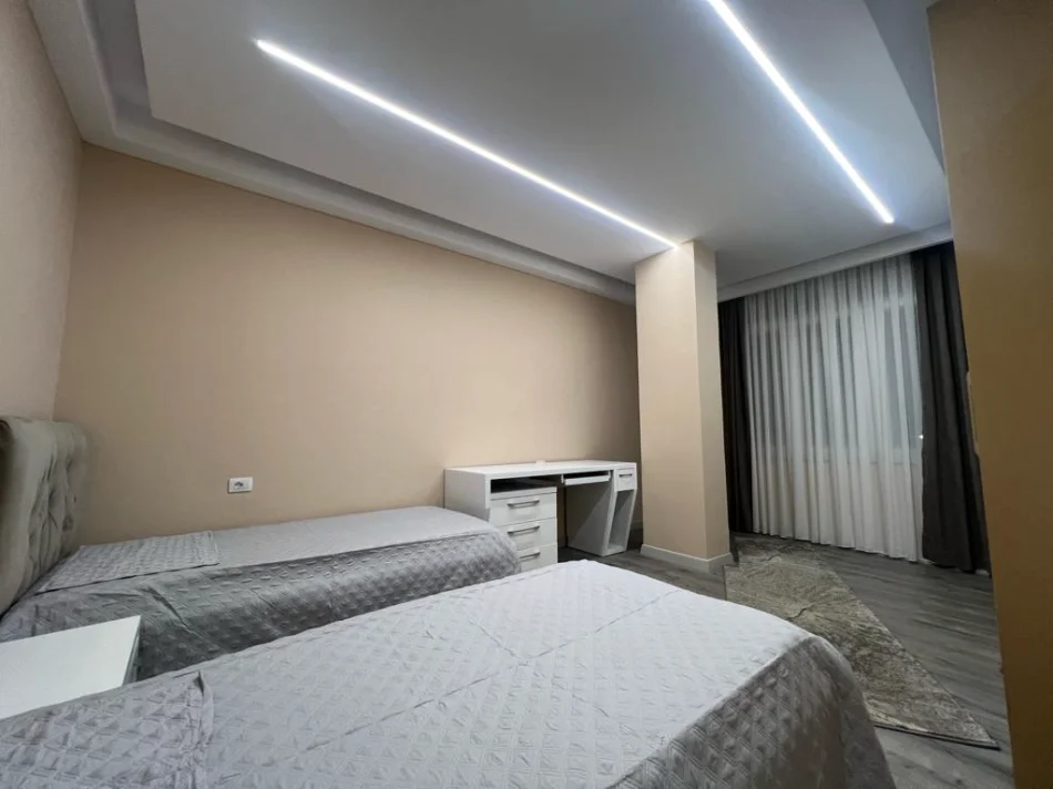 Tirane, jepet me qera apartament 3+1 , 120 m² 900 € (Don Bosko)