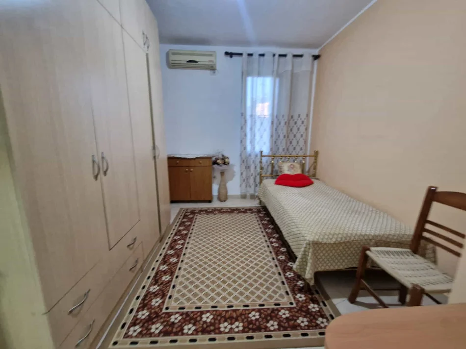 Tirane, jepet me qera apartament 2+1 Kati 1, 90 m² 600 € (Rruga Isuf Elezi)