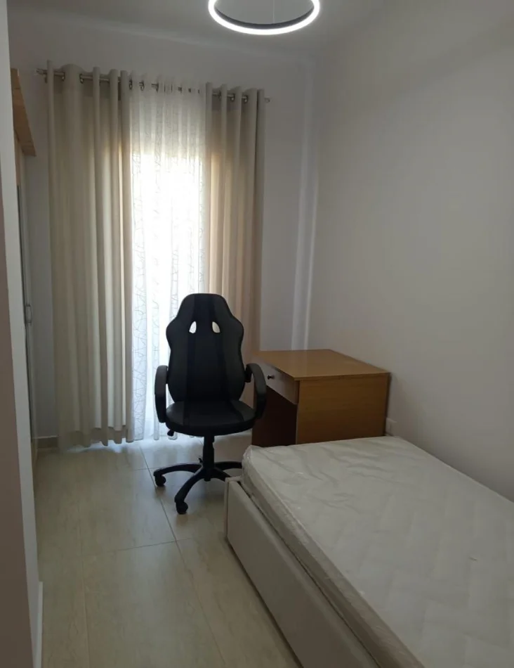 Tirane, jepet me qera apartament 2+1 , 80 m² 650 € 