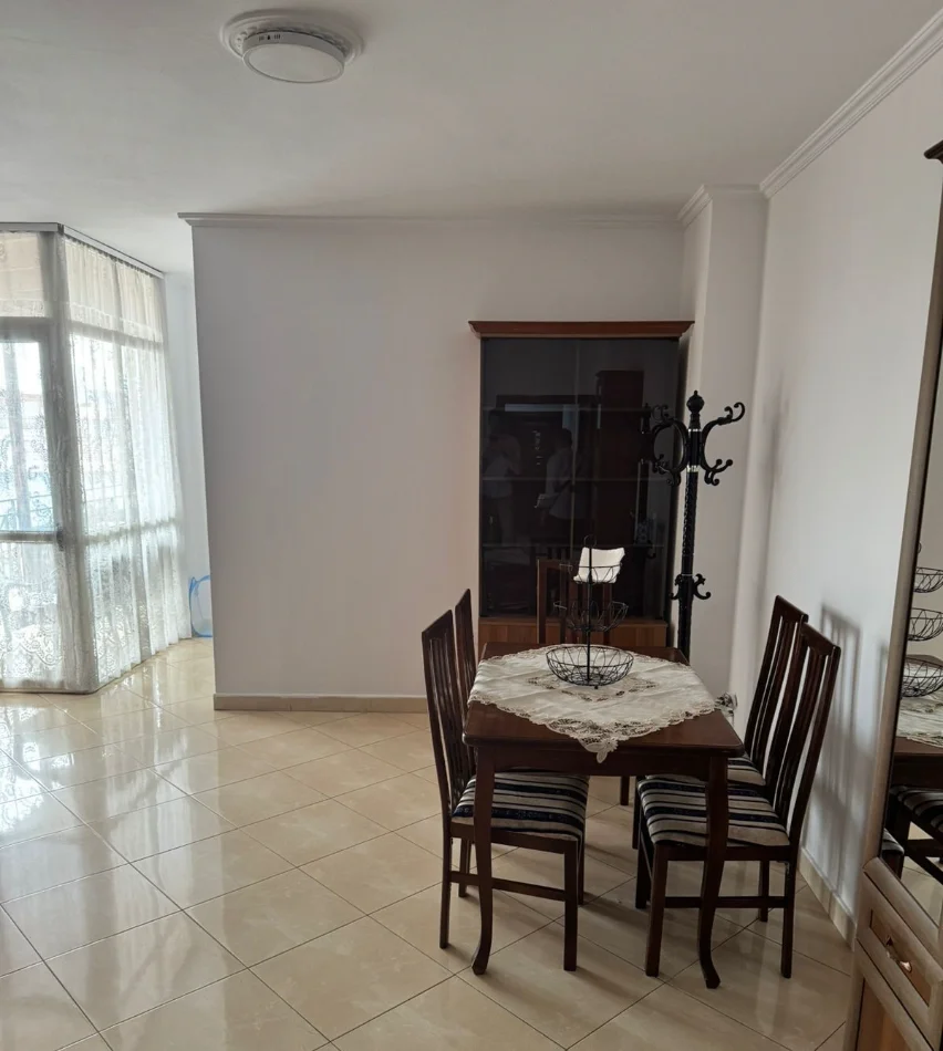 Tirane, jepet me qera apartament 2+1 , 111 m² 650 € 