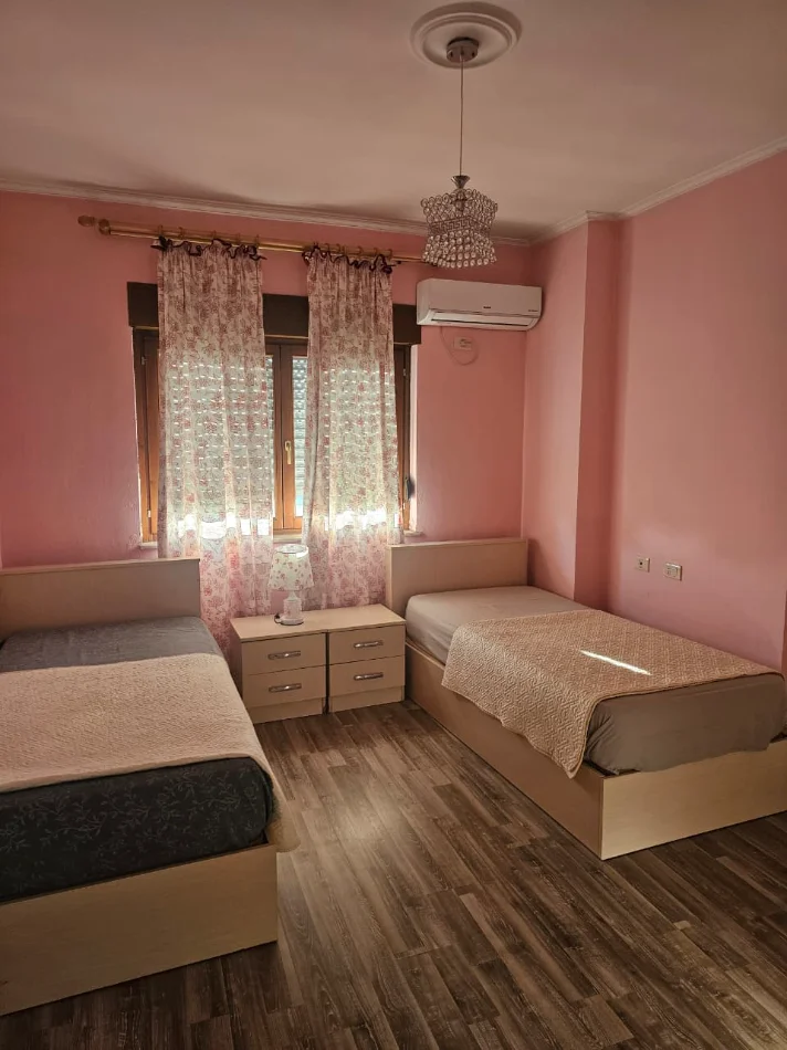 Tirane, jepet me qera apartament 3+1+Ballkon Kati 16, 140 m² 1.200 € (9-Kateshet/Rr.Kostandin Kristoforidhi)
