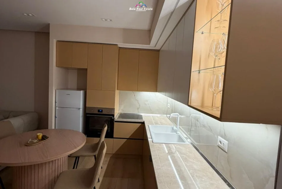 Tirane, jepet me qera apartament 2+1 Kati 5, 105 m² 1.050 € (Rruga Don Bosko)