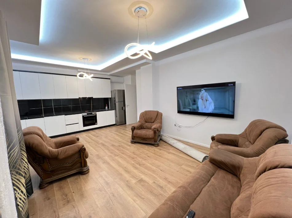 Tirane, jepet me qera apartament 2+1 Kati 1, 85 m² 800 € (Rruga Dritan Hoxha)