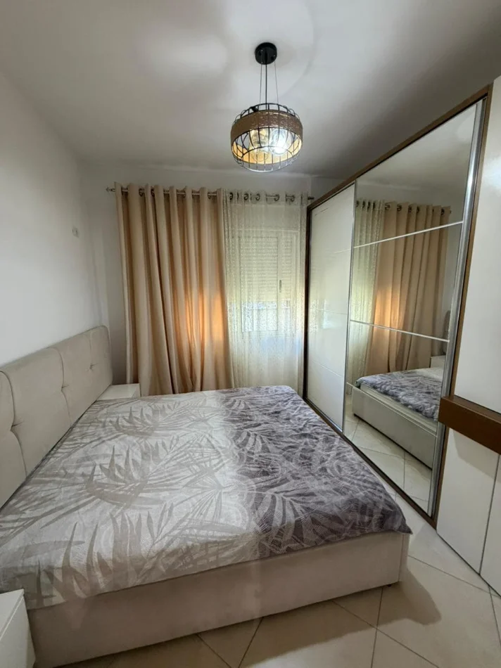 Tirane, jepet me qera apartament 1+1 Kati 2, 65 m² 500 € (Rruga e Kavajes)