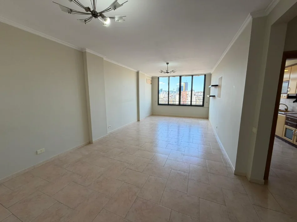 Tirane, jepet me qera apartament 3+1+Ballkon Kati 6, 130 m² 800 € (Rruga 4 Deshmoret)