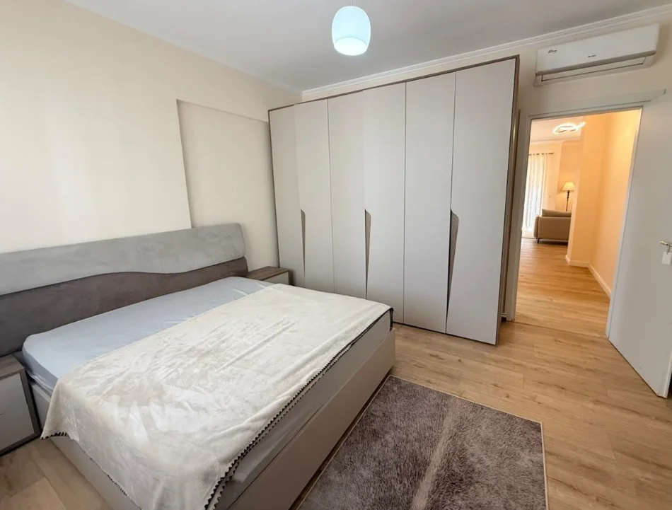 Tirane, jepet me qera apartament 2+1 , 90 m² 1.000 € 
