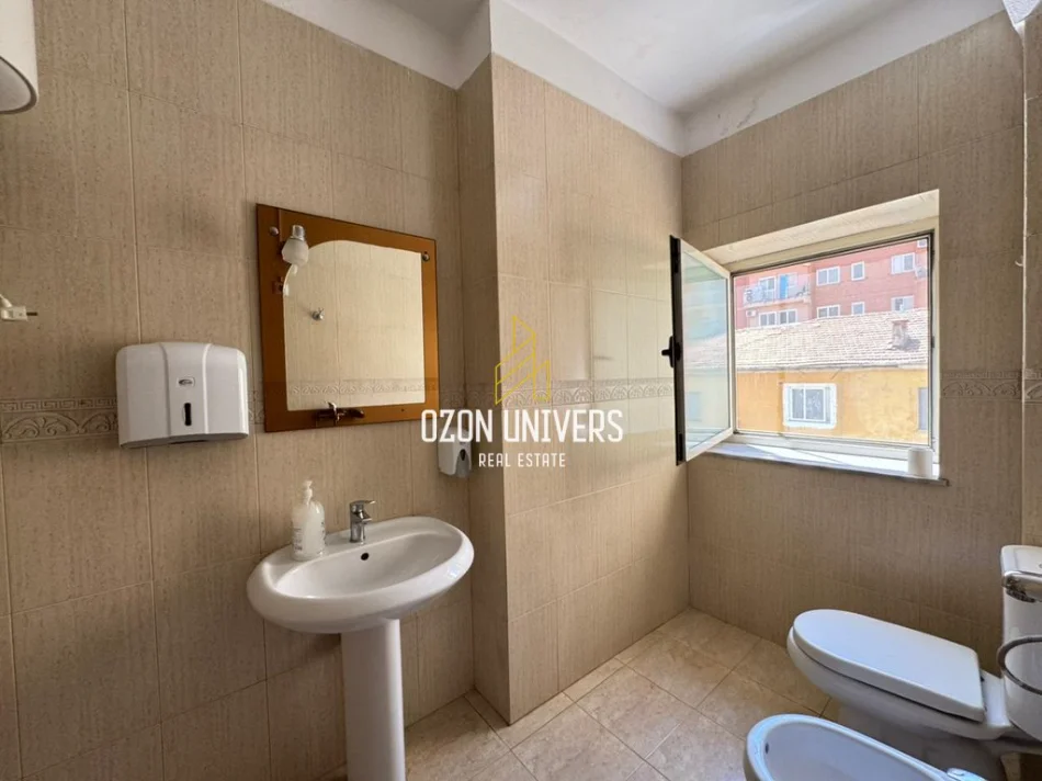 Tirane, jepet me qera apartament 2+1 Kati 3, 80 m², 93,000 lekë/muaj (Bllok)