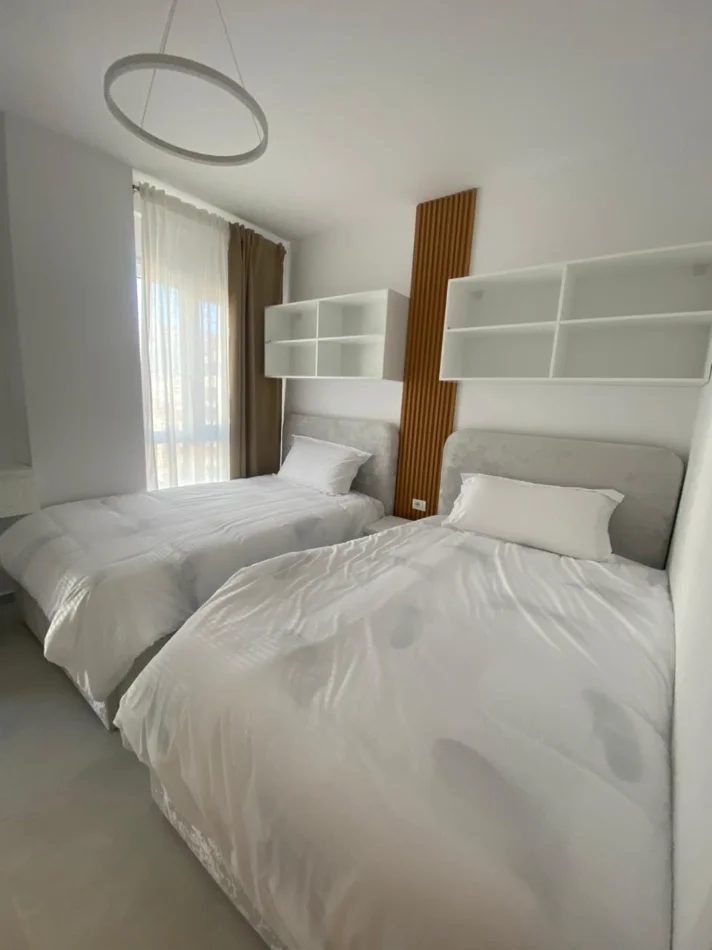 Tirane, jepet me qera apartament 2+1 , 98 m² 1.000 € (Pazari i Ri)