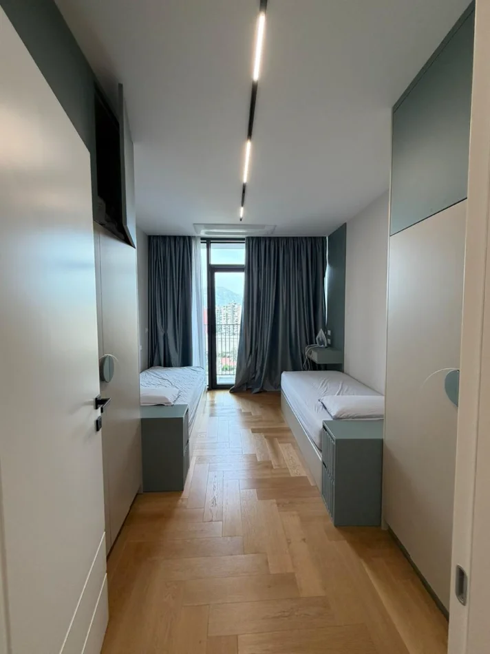 Tirane, jepet me qera apartament 2+1 , 116 m² 2.300 € (Lake View Residence)