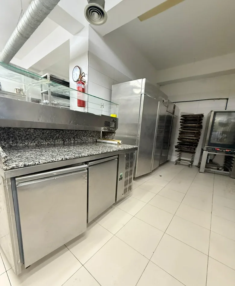 Tirane, shitet ambjent biznesi , 222 m² 777.350 € 