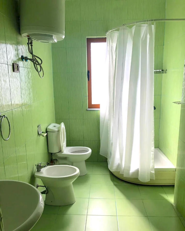 Tirane, jepet me qera apartament 2+1 Kati 3, 105 m² 420 € (jordan misja)