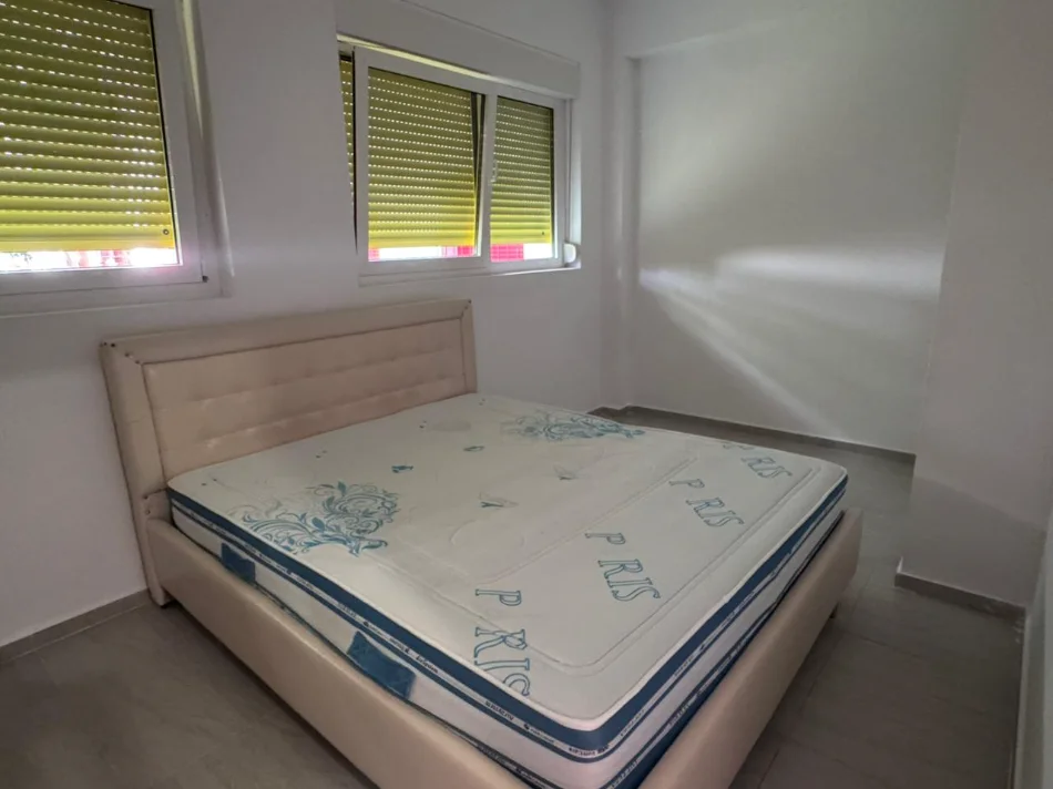 Tirane, jepet me qera apartament 1+1 Kati 1, 350 € 