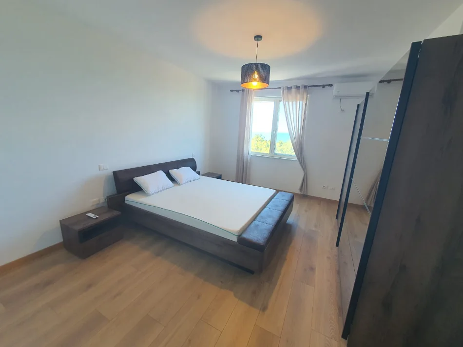 Durres, jepet me qera apartament+verande | Penthouse 4+1 Kati 8, 1.200 € (GOLEM)