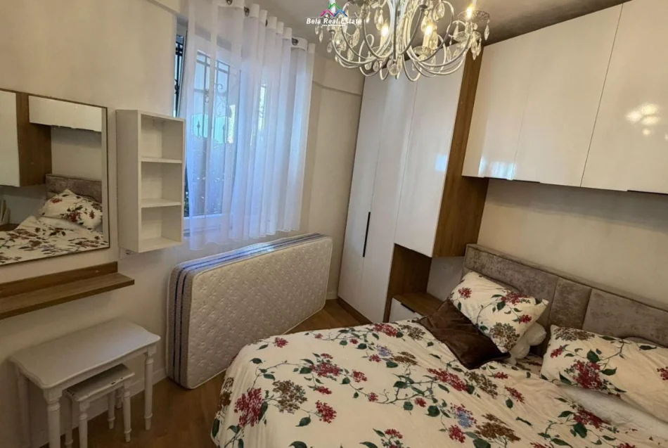 Tirane, jepet me qera apartament 1+1 Kati 1, 65 m² 520 € (Rruga Sitki Cico)