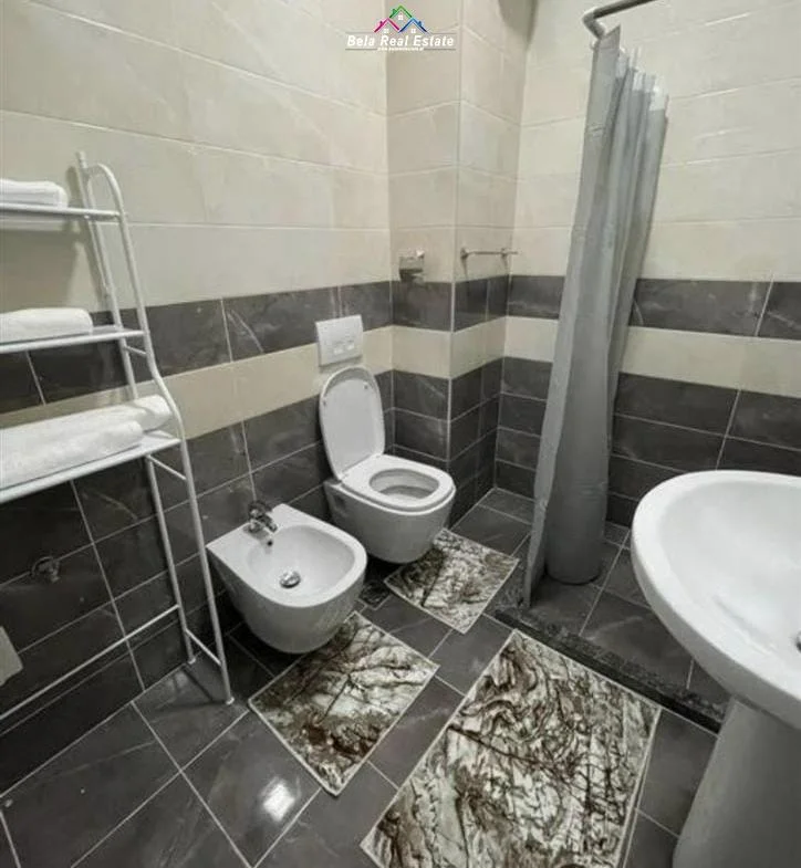 Tirane, jepet me qera apartament 1+1 Kati 5, 730 m² 730 € (Rruga Tish Dahia)