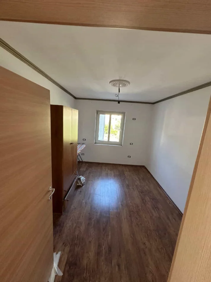 Tirane, shes apartament 2+1 Kati 5, 65 m² 104.000 € (Rruga Hamdi Cullhaj)