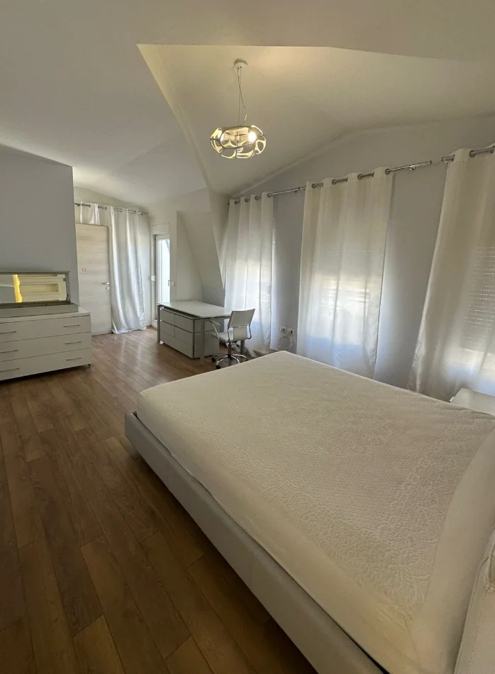 Tirane, jepet me qera Vile 3 Katshe , 400 m² 2.500 € 