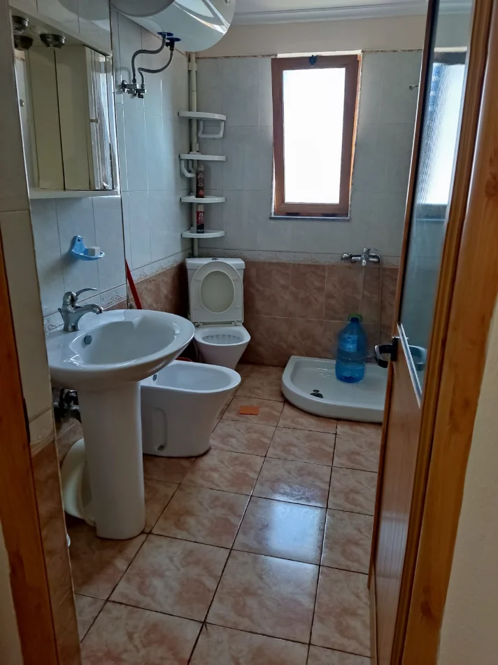 Tirane, jepet me qera apartament 1+1 Kati 6, 50 m² 400 € (Rruga Siri Kodra)