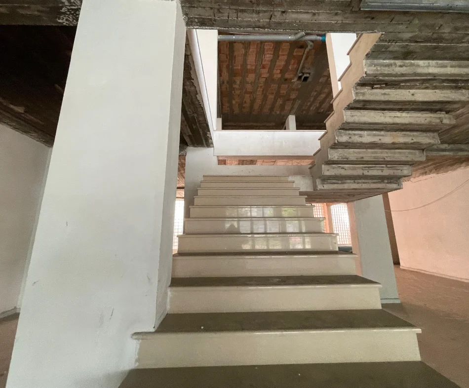 Tirane, jepet me qera ambjent biznesi , 1.380 m² 10.000 € 