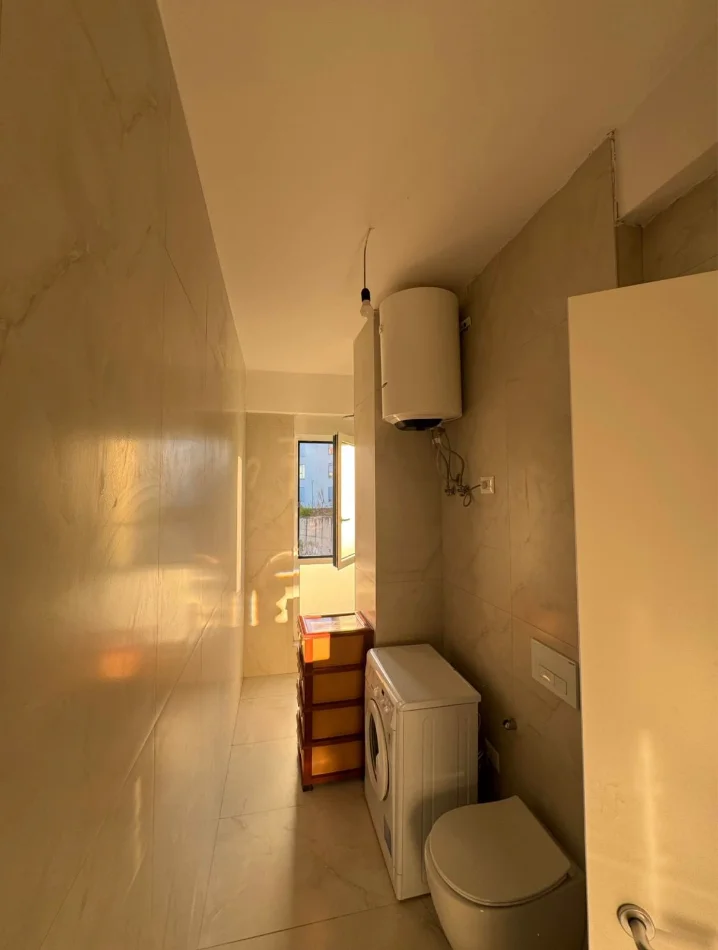 Tirane, jepet me qera apartament 1+1 , 60 m² 400 € (Fresk)