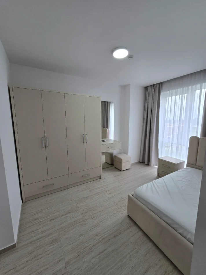Tirane, jepet me qera apartament 1+1 , 120 m² 1.450 € 