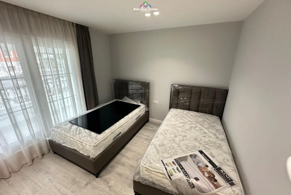 Tirane, jepet me qera Vile 5+1+Aneks Kati 3, 420 m² 3.500 € (Rruga e Elbasanit)