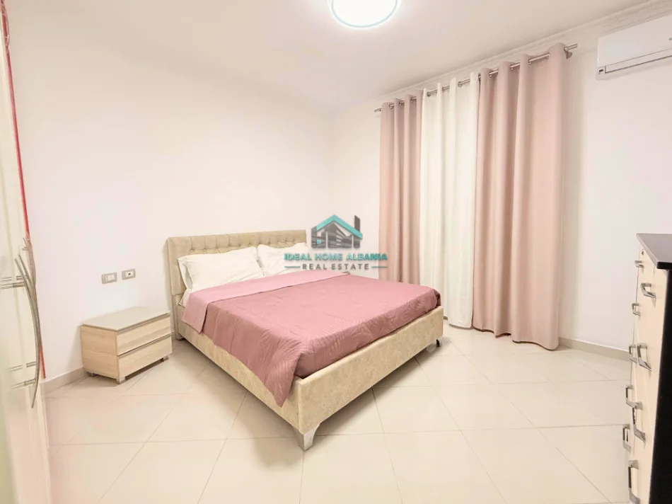 Vlore, jepet me qera apartament 1+1+Ballkon Kati 8, 65 m² 400 € (centrale, vlore)
