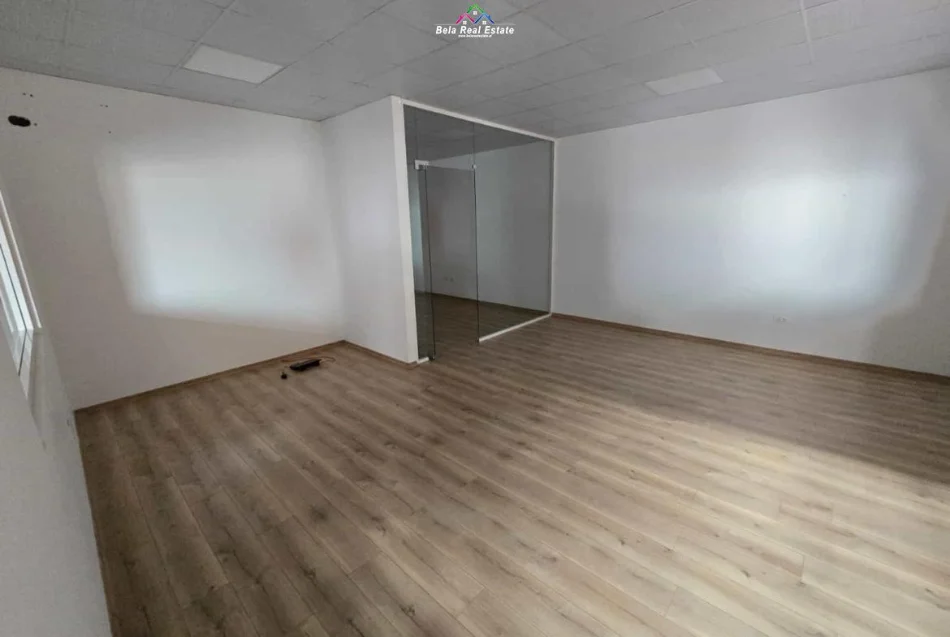 Tirane, jepet me qera magazine Kati 0, 1.200 m² 5.300 € (Vaqarr)