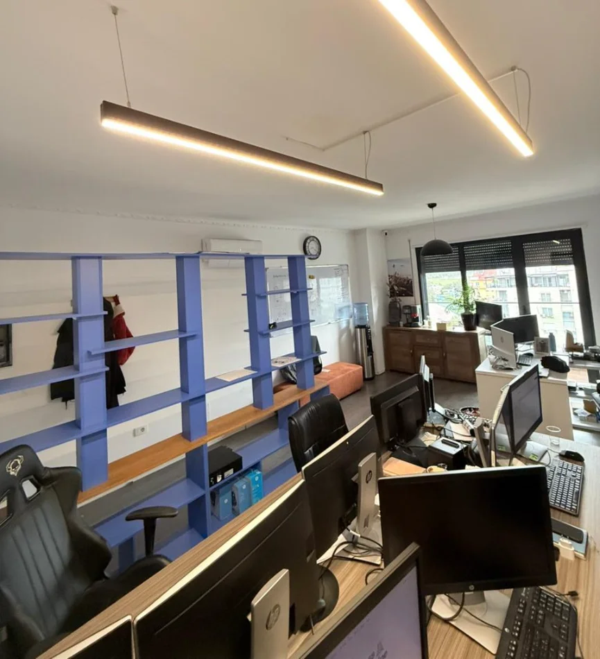 Tirane, jepet me qera zyre , 125 m² 1.000 € 