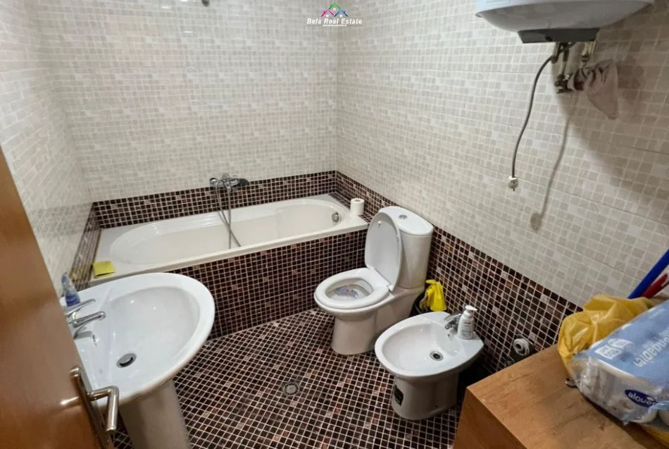 Tirane, jepet me qera zyre Kati 6, 106 m² 730 € (Zogu i Zi)