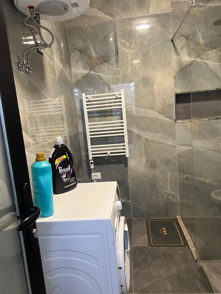 Tirane, jepet me qera apartament 1+1+Ballkon Kati 1, 60 m² 650 € (Bulevardi Zogu I)