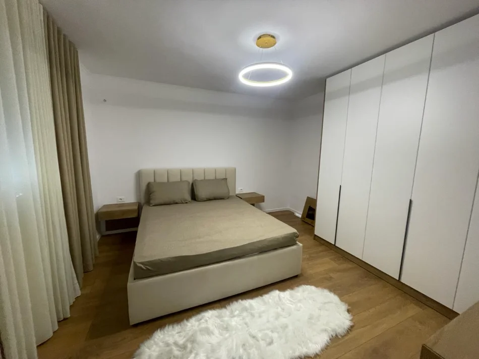 Tirane, jepet me qera apartament 2+1+Ballkon Kati 4, 78 m² 700 € (Rruga Ali Demi)