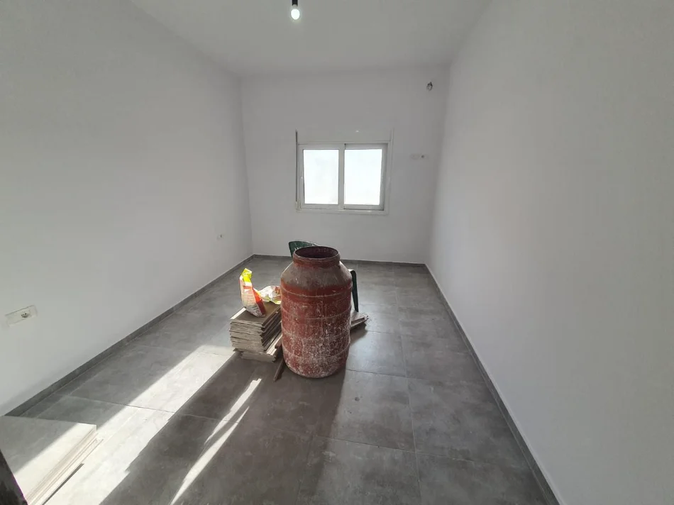 Durres, shes apartament 1+1+Ballkon Kati 2, 75 m² 52.000 € (shkozet)