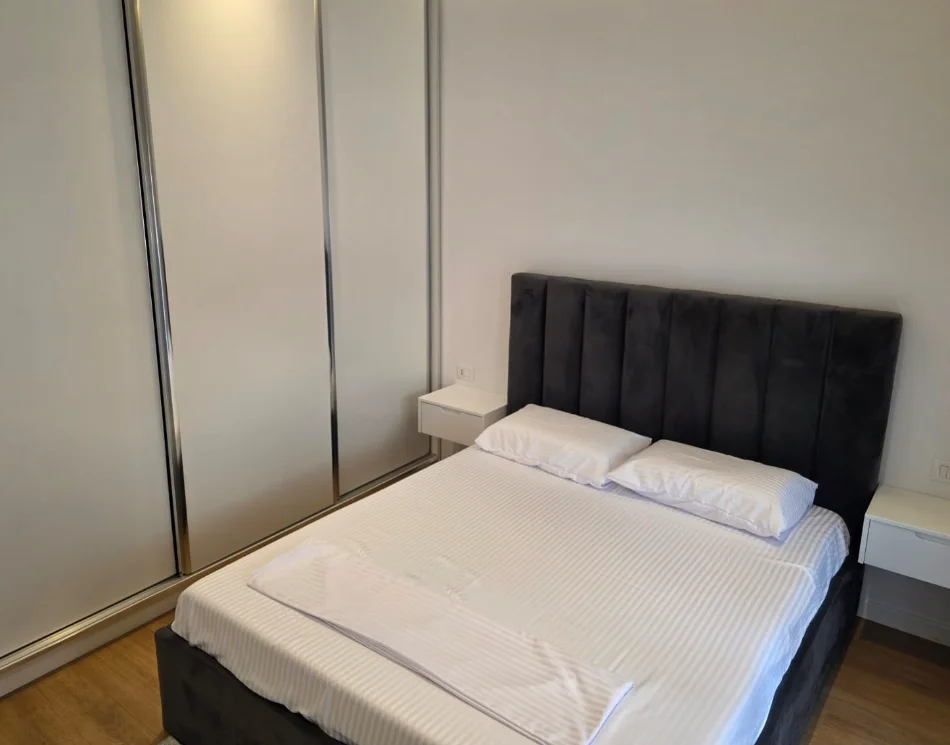 Tirane, jepet me qera apartament 1+1 , 72 m² 1.000 € 