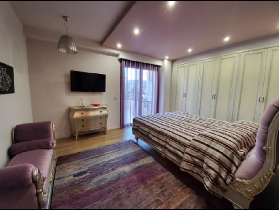 Tirane, shitet Vile 5+1 , 600 m² 950.000 € (TEG)