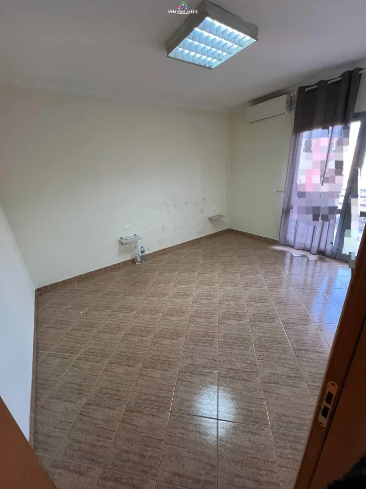Tirane, jepet me qera zyre Kati 6, 106 m² 730 € (zogu i zi)